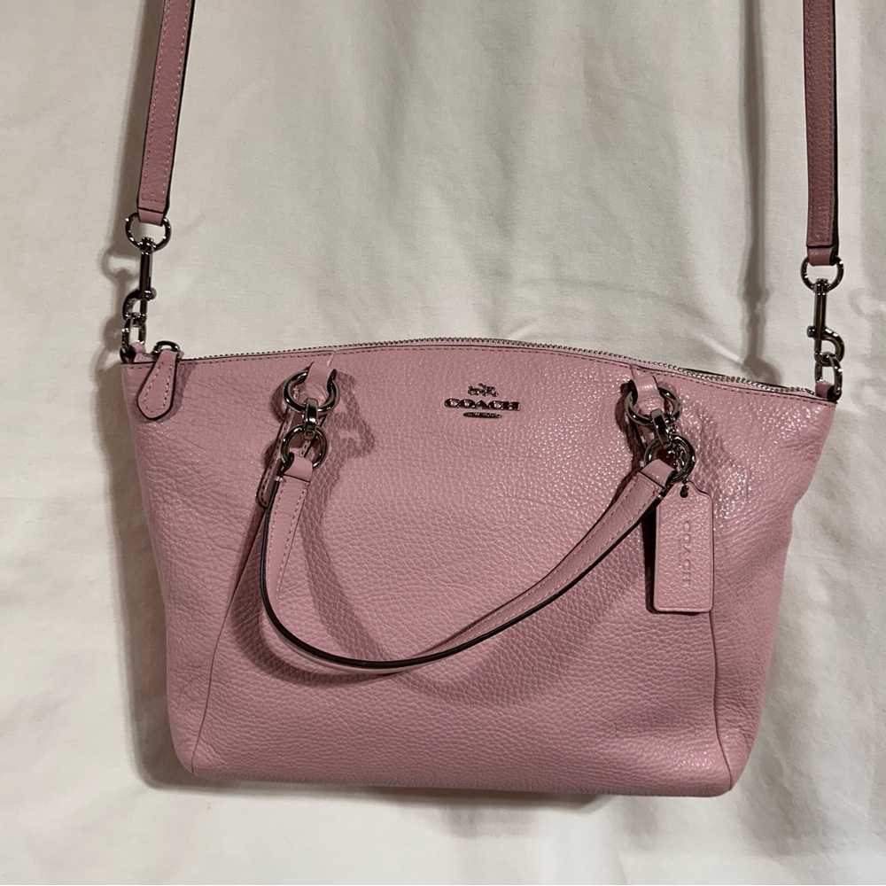NWT Coach Pebble Leather Small Kelsey Hand/Crossbody Bag.